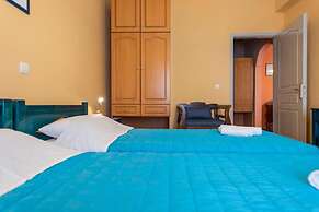 Santorious Spacious Apartment