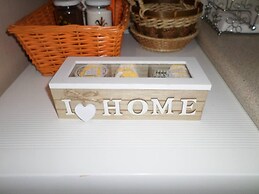 Santorious Spacious Apartment