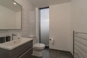 Premium Brand New Central Apt - Carpark