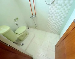 SPOT ON 91343 Kartika Guest House SyariahNearPantai Stres