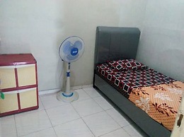 SPOT ON 91343 Kartika Guest House SyariahNearPantai Stres