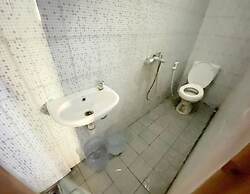 SPOT ON 91343 Kartika Guest House SyariahNearPantai Stres