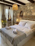 Ionia Liberty Stone Hotel