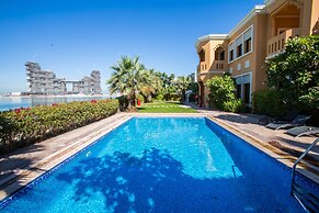 Prvt Pool Beach in Luxury Palm Jumeirah Villa