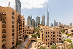 Luxury Living Next to Dubai Mall Burj Khalifa