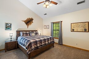 Whitetail Cabin 2 Bedroom Cabin by RedAwning