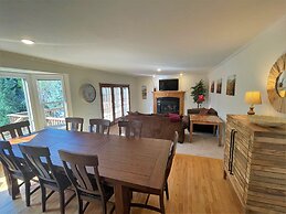 Sweetbriar Home 8 Bedroom Home by RedAwning