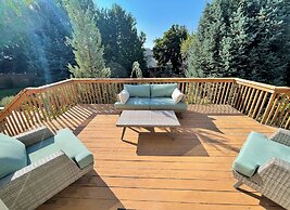 Sweetbriar Home 8 Bedroom Home by RedAwning