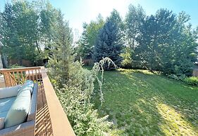 Sweetbriar Home 8 Bedroom Home by RedAwning