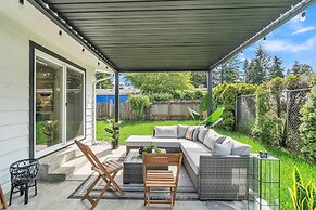 Adorably Renovated Spacious Bungalow 3 Bedroom Bungalow by Redawning