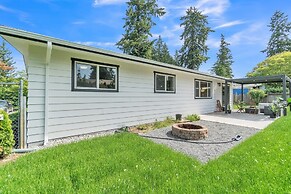 Adorably Renovated Spacious Bungalow 3 Bedroom Bungalow by Redawning