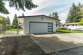 Adorably Renovated Spacious Bungalow 3 Bedroom Bungalow by Redawning