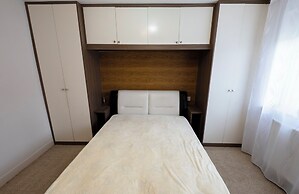 Immaculate 2-bed Apartment in Isleworth by River