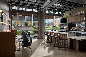 Hotel West & Main Conshohocken Philadelphia, Tapestry Collection