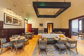 Hotel West & Main Conshohocken Philadelphia, Tapestry Collection