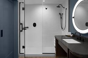 Hotel West & Main Conshohocken Philadelphia, Tapestry Collection