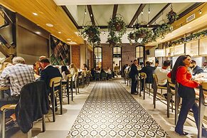 Hotel West & Main Conshohocken Philadelphia, Tapestry Collection