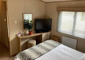 Luxury 2 Bedroom Holiday Home on Beachside Park