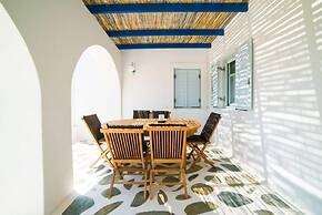 Ocean Villa in Paros