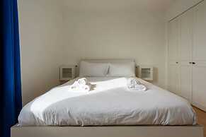 Stylish 2 Bedroom Apartment Near the City Centre