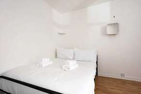 Stylish 2 Bedroom Apartment Near the City Centre