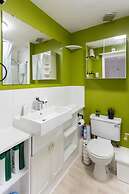 Stylish 2 Bedroom Apartment Near the City Centre