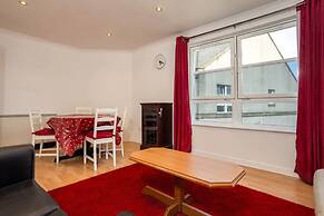 Stylish 2 Bedroom Apartment Near the City Centre