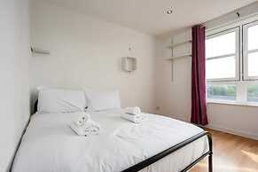 Stylish 2 Bedroom Apartment Near the City Centre