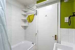 Stylish 2 Bedroom Apartment Near the City Centre