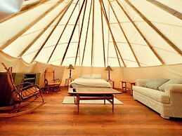 Glacier Grizzly Resort - Glamping