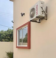 Entire Cozy 2-bedroom House Plus Free Car Use