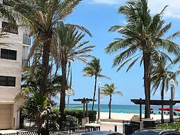 The Pearl Beachside Apartments on Hollywood Beach Broadwalk