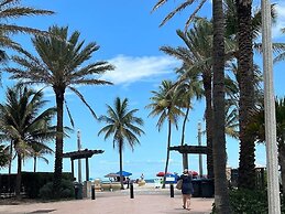 The Pearl Beachside Apartments on Hollywood Beach Broadwalk