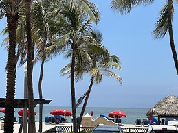 The Pearl Beachside Apartments on Hollywood Beach Broadwalk