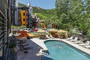 3 Bedroom Mountain Vacation Rental Located 2 Blocks From the Silver Qu