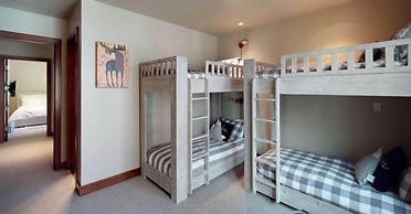 Westhaven 3 Bedroom Luxury Condo in Cascade Village, Steps to Chair Li