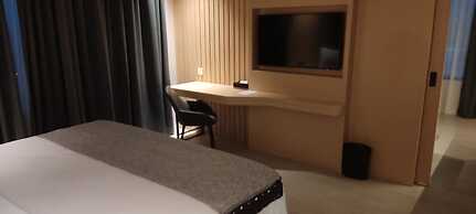 EASTERN HOTEL BOJONEGORO