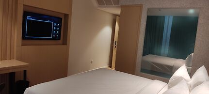 EASTERN HOTEL BOJONEGORO