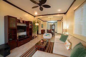 Altavista 5A 3 bdr 3 Bath Ocean View