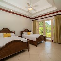 Bella Vista 2B 3 Bedr 3 1 2 Bath Pool View