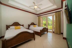 Bella Vista 2B 3 Bedr 3 1 2 Bath Pool View