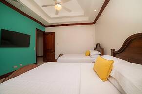 Bella Vista 2B 3 Bedr 3 1 2 Bath Pool View