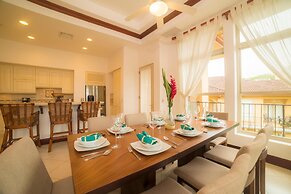 Bella Vista 2B 3 Bedr 3 1 2 Bath Pool View