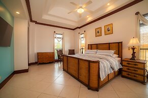 Bella Vista 2B 3 Bedr 3 1 2 Bath Pool View