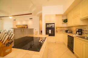 Bella Vista 2B 3 Bedr 3 1 2 Bath Pool View