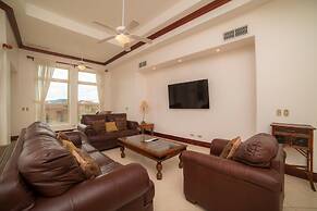 Bella Vista 2B 3 Bedr 3 1 2 Bath Pool View