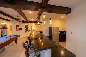 Casa Patron 6 bdr Private Home With Pool and Game Room