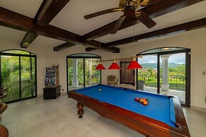 Casa Patron 6 bdr Private Home With Pool and Game Room