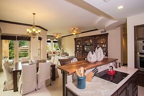 Bella Vista 3F- 3 bdr 3 1 2 Bath Family