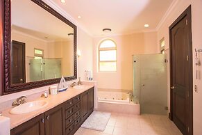 Bella Vista 3F- 3 bdr 3 1 2 Bath Family